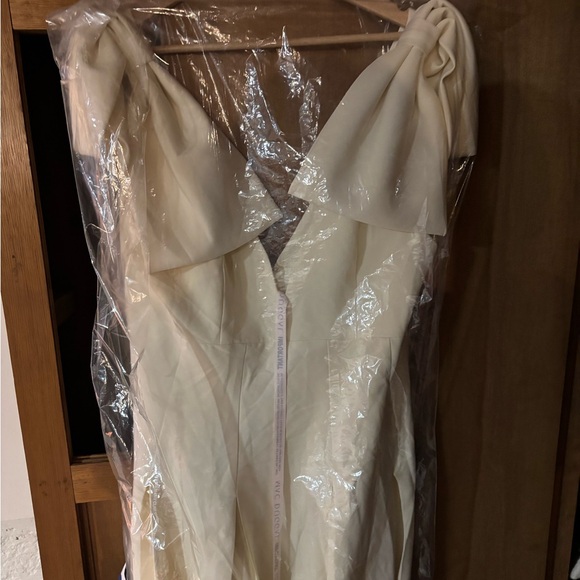 Mac Duggal Cream Midi Dress with Bow Detail - Picture 4 of 4